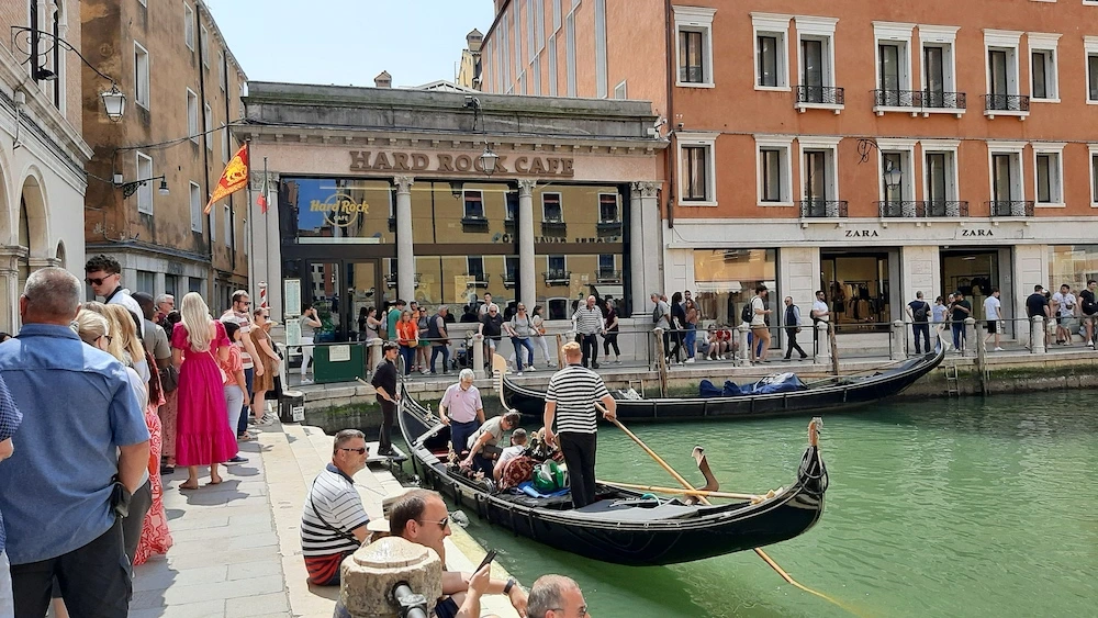 tourist traps in Italy